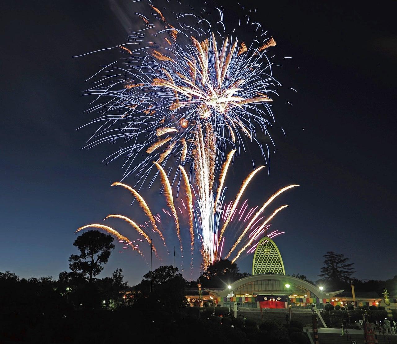Bronze/Orange Road/Waterfall 永井博 一十三十一 iwafu - The 70th Ibaraki Benten Fireworks Festival｜Japan's