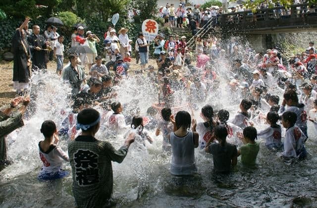 Sentoro Mokena iwafu - emukae sentoro festival|Kyushu Nagasaki|Japan Events Calendar ...